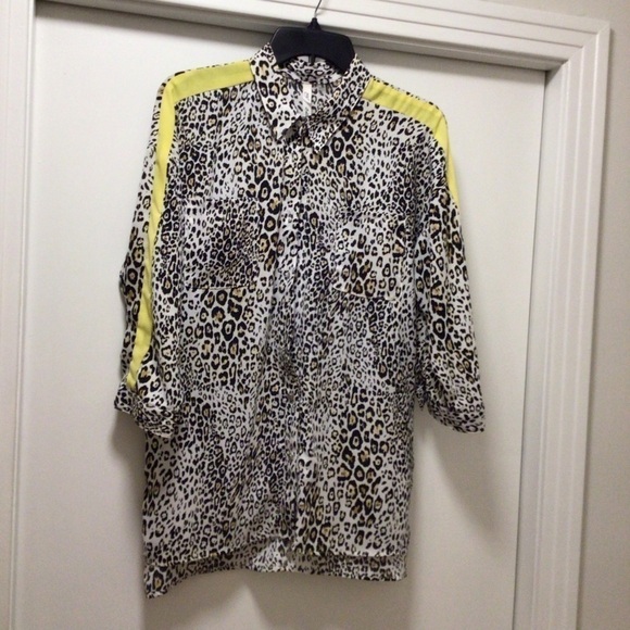 Womens NY Collection Leopard print button down top - Picture 1 of 3